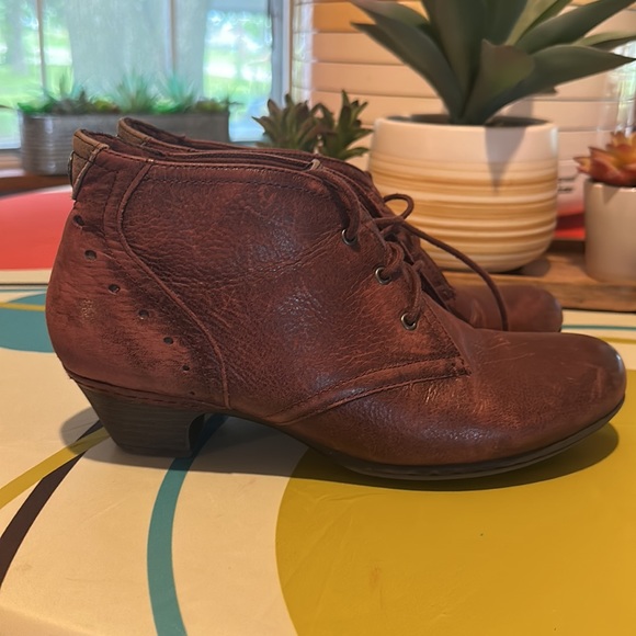 Cobb Hill Aria lace up ankle boot, distressed leather, Merlot red, size 8.5 - Picture 8 of 10